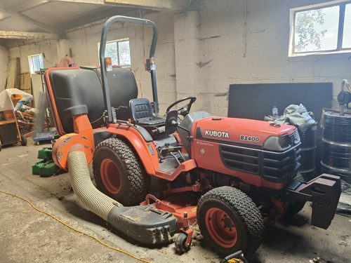 Ride lawn mower tractor - on,