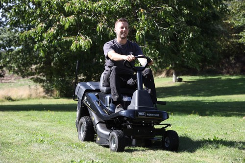 Ride lawn mower 1 - lawn,